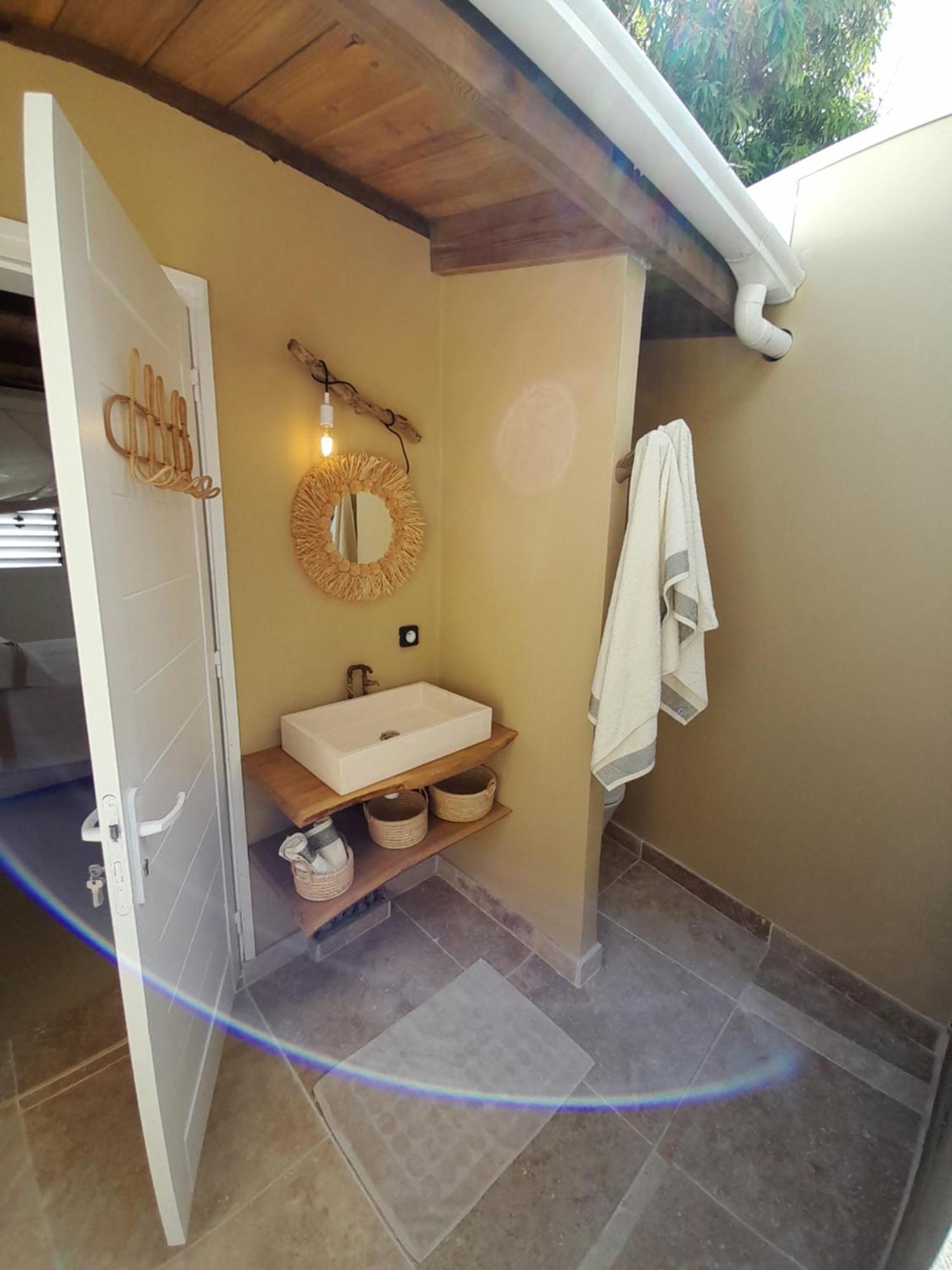 La Kaz Banian Hotell Saint Pierre Exteriör bild
